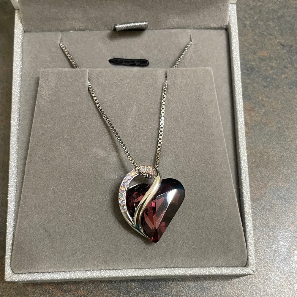 Elegant Silver and Purple Heart Pendant Necklace